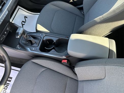 New 2025 Kia K4 LXS image 22