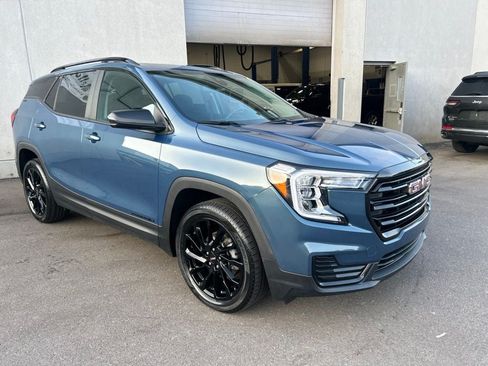 Used 2024 GMC Terrain SLE w/ Driver Convenience Package AWD/4WD image 8
