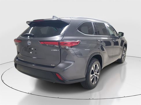 Certified 2023 Toyota Highlander XLE image 7
