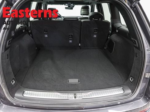 Used 2023 Jeep Grand Cherokee Overland w/ Luxury Tech Group IV AWD/4WD image 9