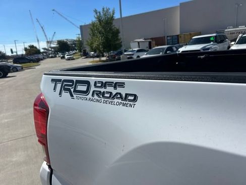 Used 2020 Toyota Tacoma SR5 w/ Technology Package AWD/4WD image 5