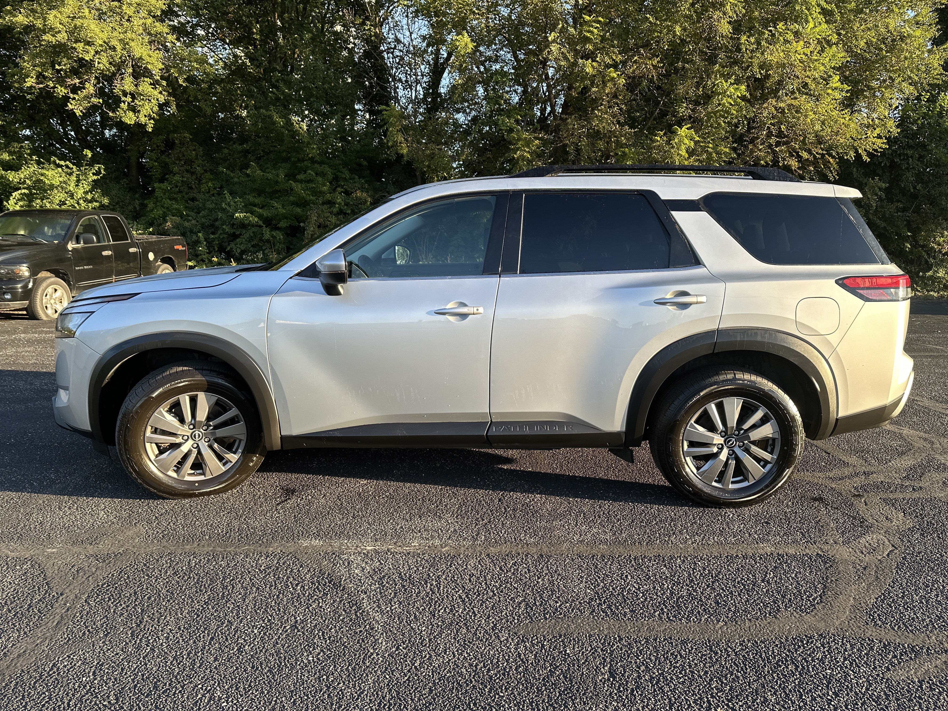 Used 2025 Nissan Pathfinder SV AWD/4WD image 4