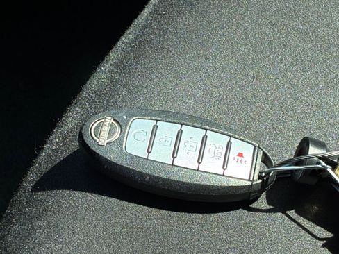 Used 2025 Nissan Altima 2.5 SV image 24