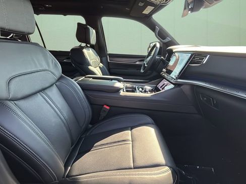 New 2026 Jeep Grand Wagoneer Summit image 39
