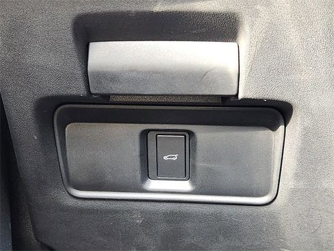 Used 2025 Land Rover Discovery Sport S image 21