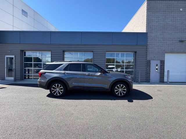 Used 2025 Ford Explorer ST-Line AWD/4WD image 3