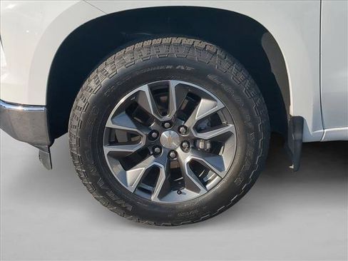 Used 2023 Chevrolet Silverado 1500 LT AWD/4WD image 23