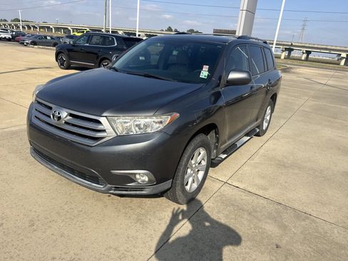 Used 2013 Toyota Highlander Base Plus image 3