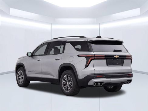 Used 2024 Chevrolet Traverse LT FWD image 5