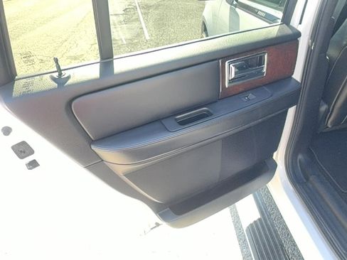 Used 2016 Lincoln Navigator Select AWD/4WD image 11