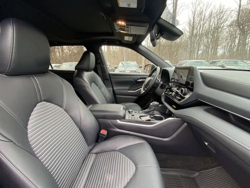 Certified 2025 Toyota Highlander XSE AWD/4WD image 37