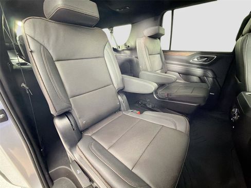 Used 2024 Chevrolet Suburban High Country RWD image 29
