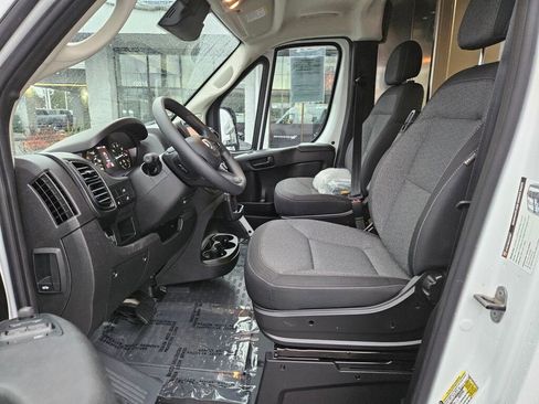 Used 2025 RAM ProMaster 2500 w/ Convenience Group image 15