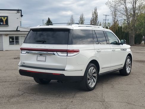 Used 2024 Lincoln Navigator Reserve AWD/4WD image 6