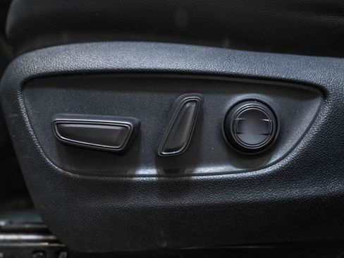 Certified 2025 Toyota Highlander XSE image 17