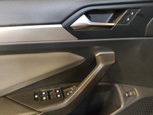Used 2025 Volkswagen Jetta SE FWD image 27