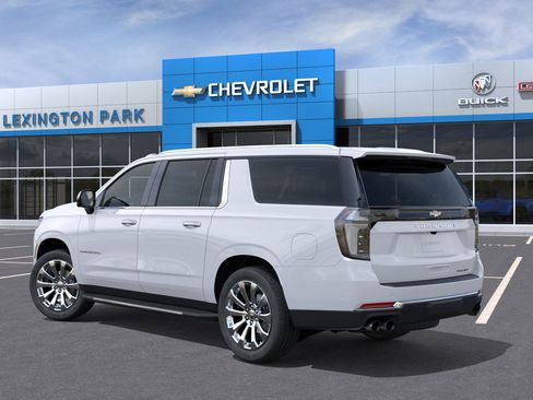 New 2026 Chevrolet Suburban Premier image 3