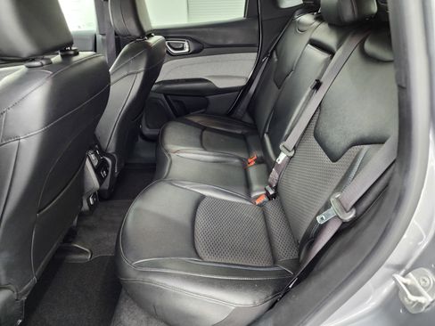 Used 2024 Jeep Compass Latitude image 9