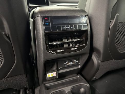 New 2025 Jeep Grand Cherokee L Altitude image 12
