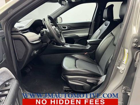 Used 2024 Jeep Compass Latitude image 12