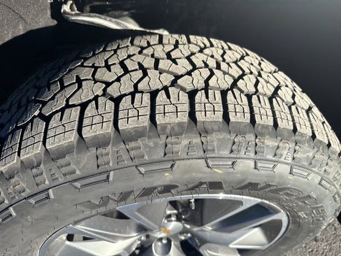 New 2026 Chevrolet Silverado 1500 LT w/ Z71 Off-Road Package image 11