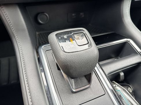 Used 2025 Nissan Pathfinder SV AWD/4WD image 17