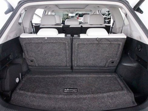 Used 2018 Volkswagen Tiguan SEL Premium image 27