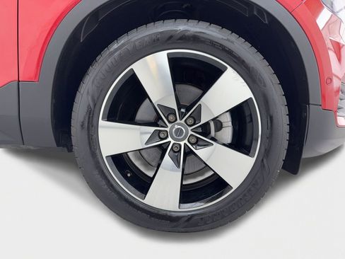 Used 2019 Volvo XC40 T4 Momentum image 51