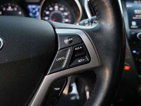 Used 2017 Hyundai Veloster image 24