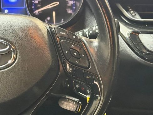 Used 2018 Toyota C-HR XLE FWD image 16