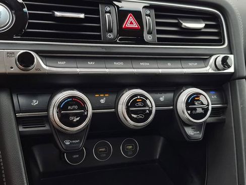 Used 2023 Genesis G70 2.0T RWD image 40