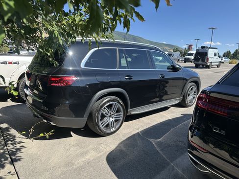 Used 2024 Mercedes-Benz GLS 450 4MATIC image 4
