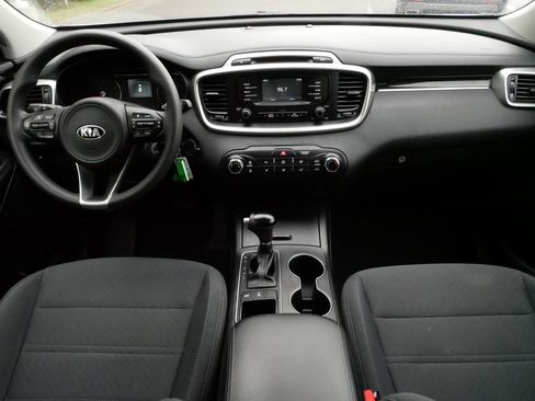 Used 2018 Kia Sorento LX AWD/4WD image 10
