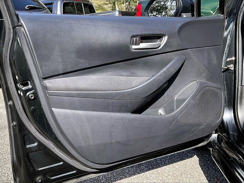 Used 2021 Toyota Corolla LE image 17