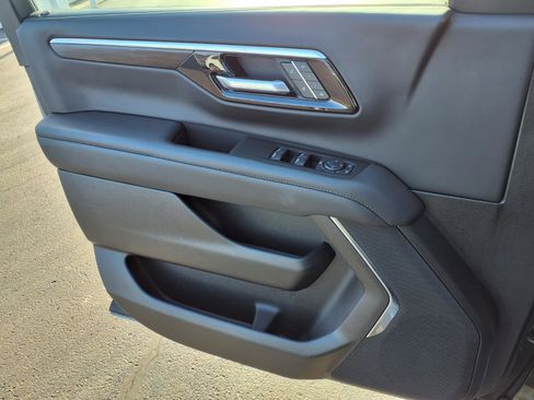 Used 2025 Chevrolet Tahoe Z71 image 19