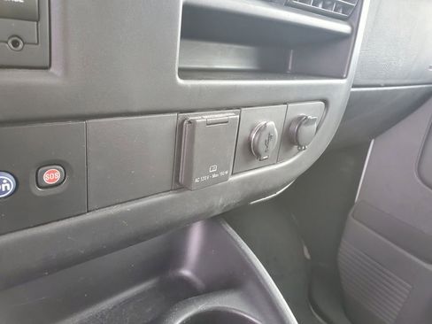 Used 2018 GMC Savana 2500 Extended w/ Driver Convenience Package image 25