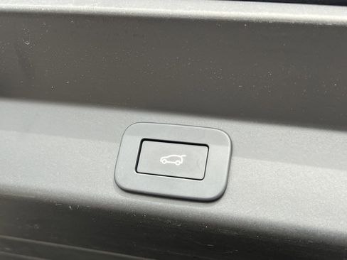 Used 2023 Land Rover Range Rover Sport SE Dynamic image 20