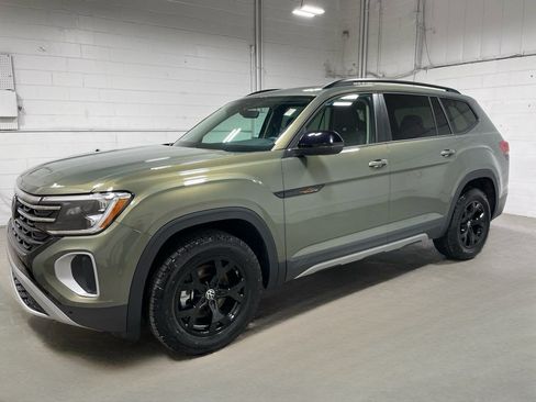 Used 2026 Volkswagen Atlas Peak Edition AWD/4WD image 1