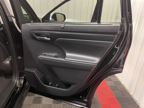 Used 2021 Toyota Highlander XLE FWD image 45