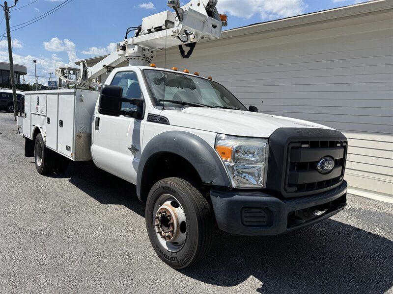 Used 2016 Ford F550 2WD Regular Cab Super Duty image 3