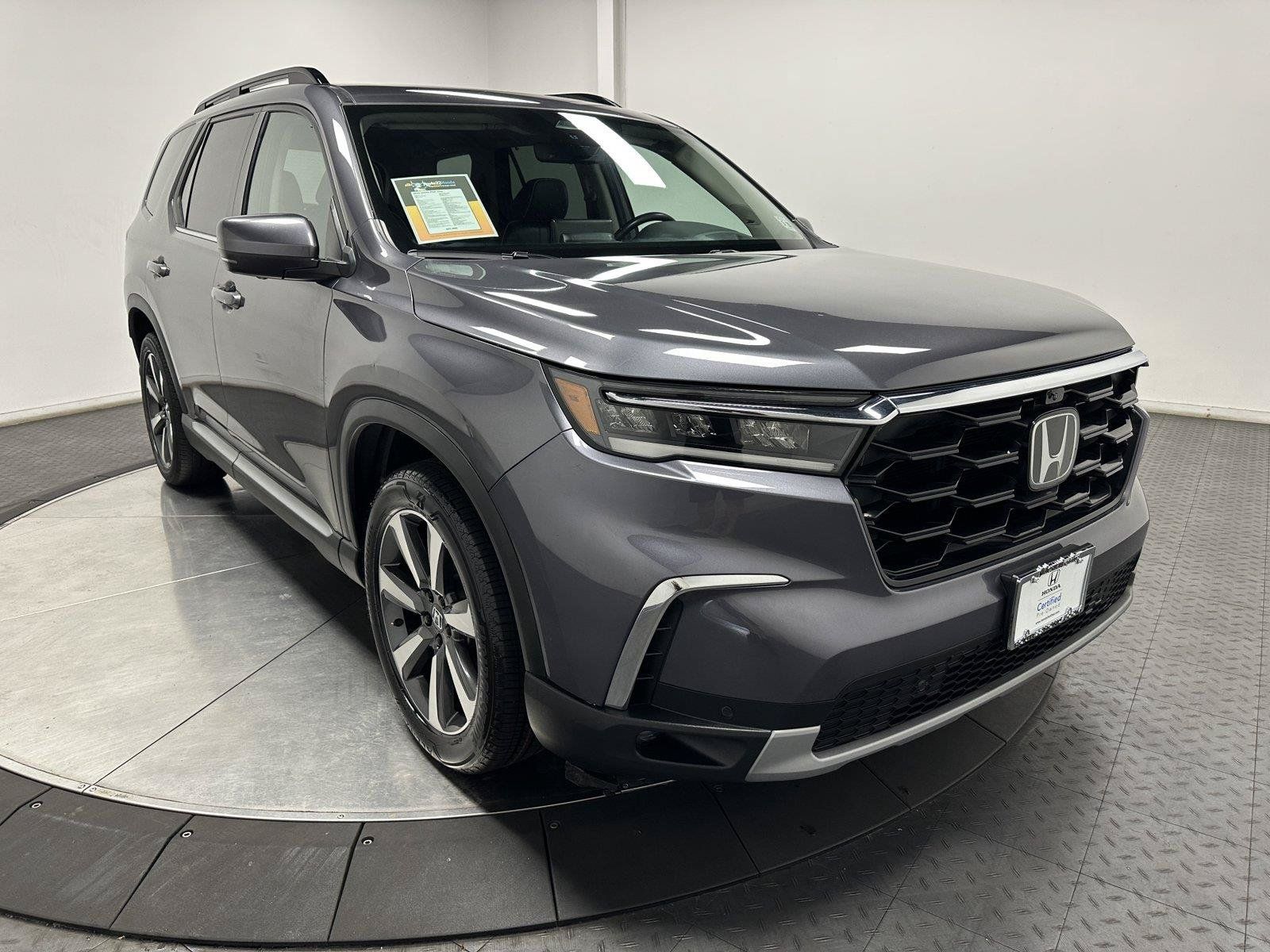 Certified 2024 Honda Pilot Elite image 2