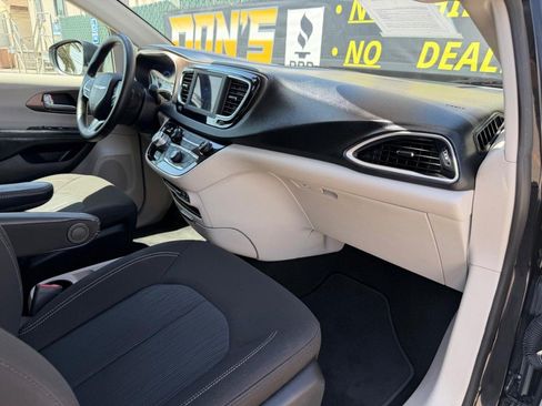 Used 2020 Chrysler Voyager LX FWD image 20