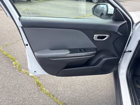 Used 2025 Kia K4 FWD image 13