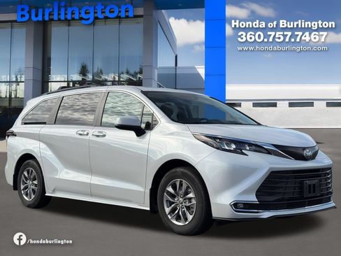 Used 2024 Toyota Sienna XLE w/ XLE Plus Package AWD/4WD image 8