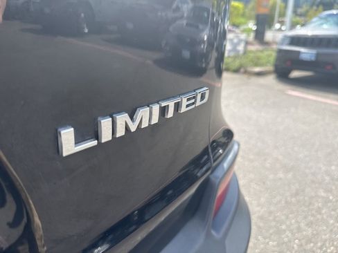 Used 2019 Jeep Cherokee Limited w/ Luxury Group image 9