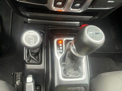 Certified 2019 Jeep Wrangler Sport AWD/4WD image 24