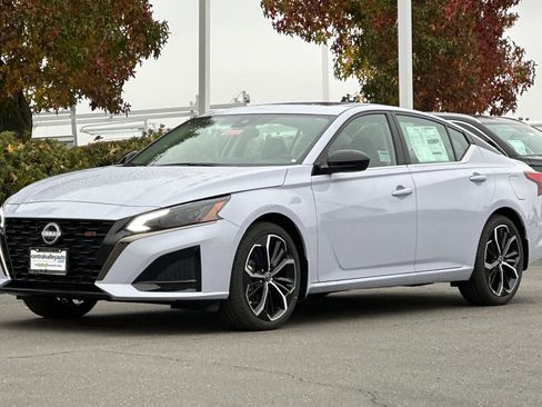 New 2025 Nissan Altima 2.5 SR image 8