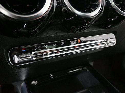 Used 2025 Mercedes-Benz GLB 250 image 14