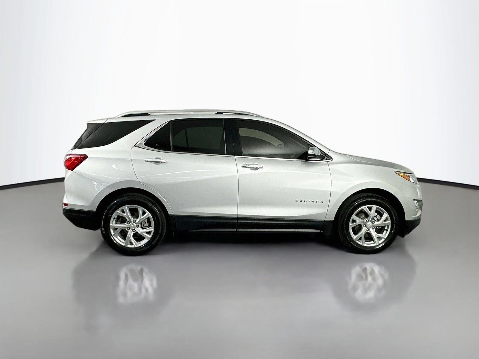 Used 2021 Chevrolet Equinox Premier AWD/4WD image 9