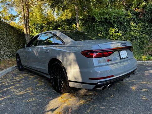 Used 2021 Audi S8 L w/ S8 Executive Package image 4